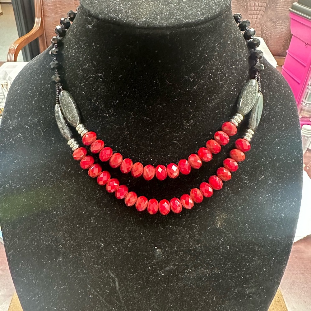 Elegant Red and Black Beaded Necklace